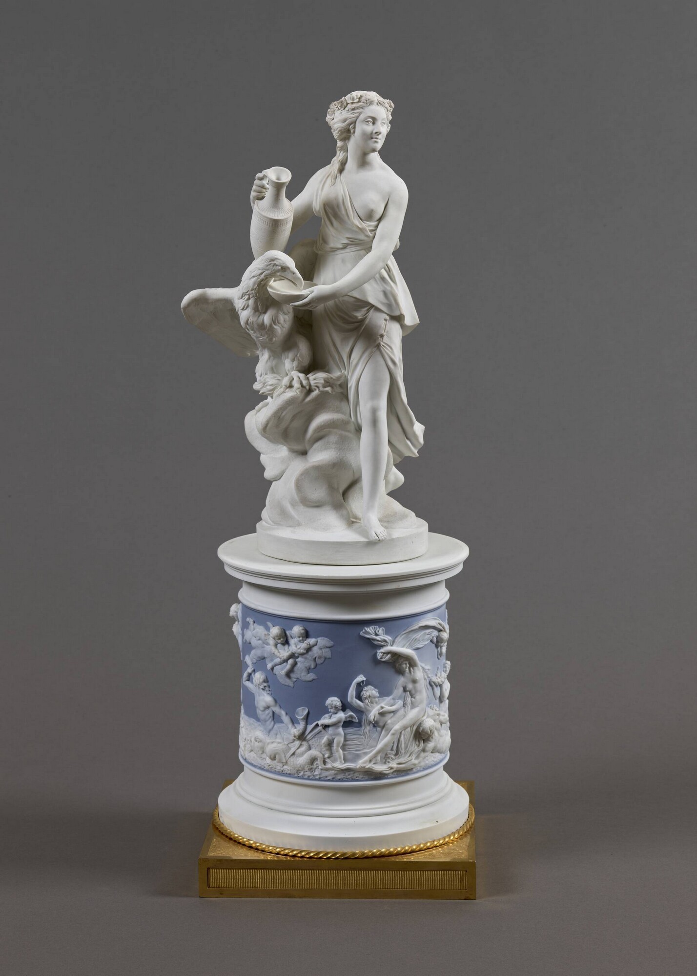 Biscuit en porcelaine représentant Hébé