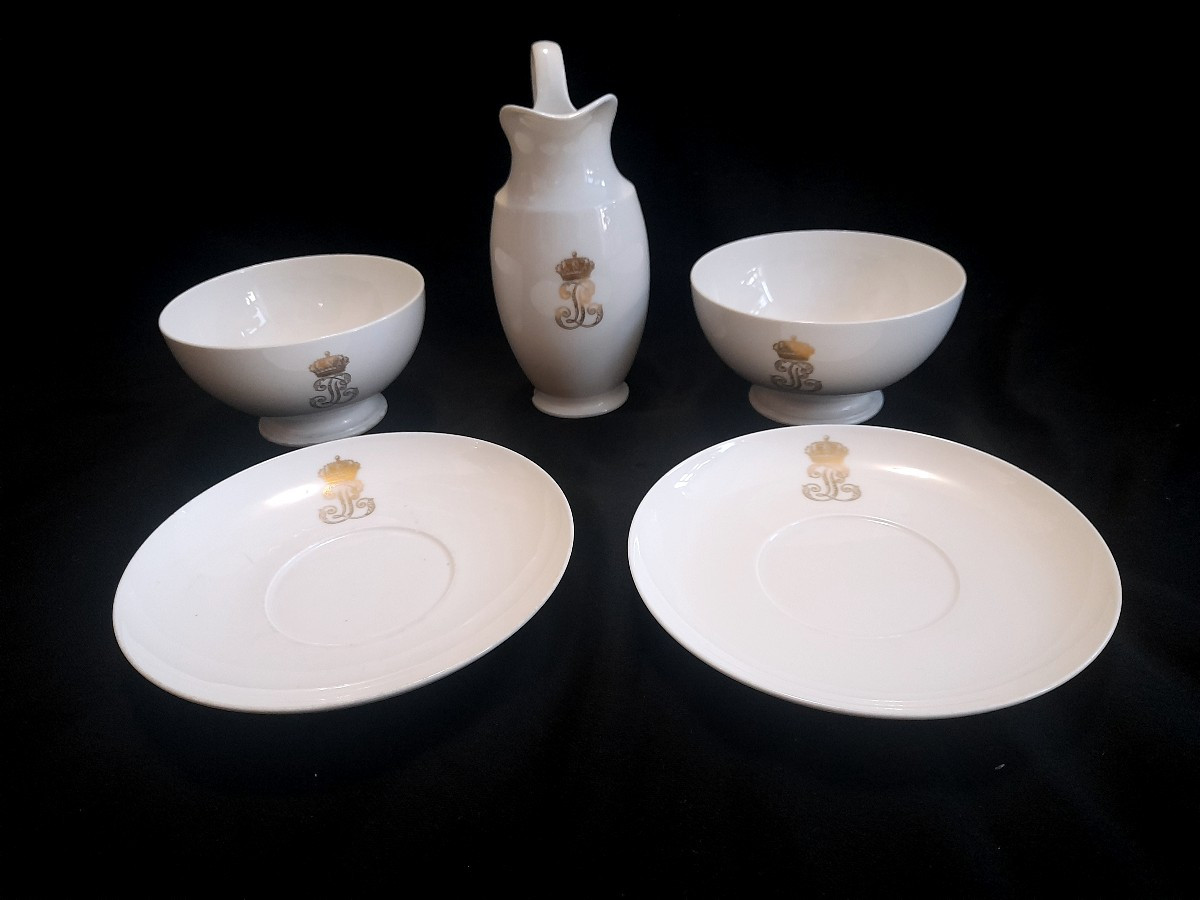 Service officiers Louis Philippe en porcelaine de Sèvres