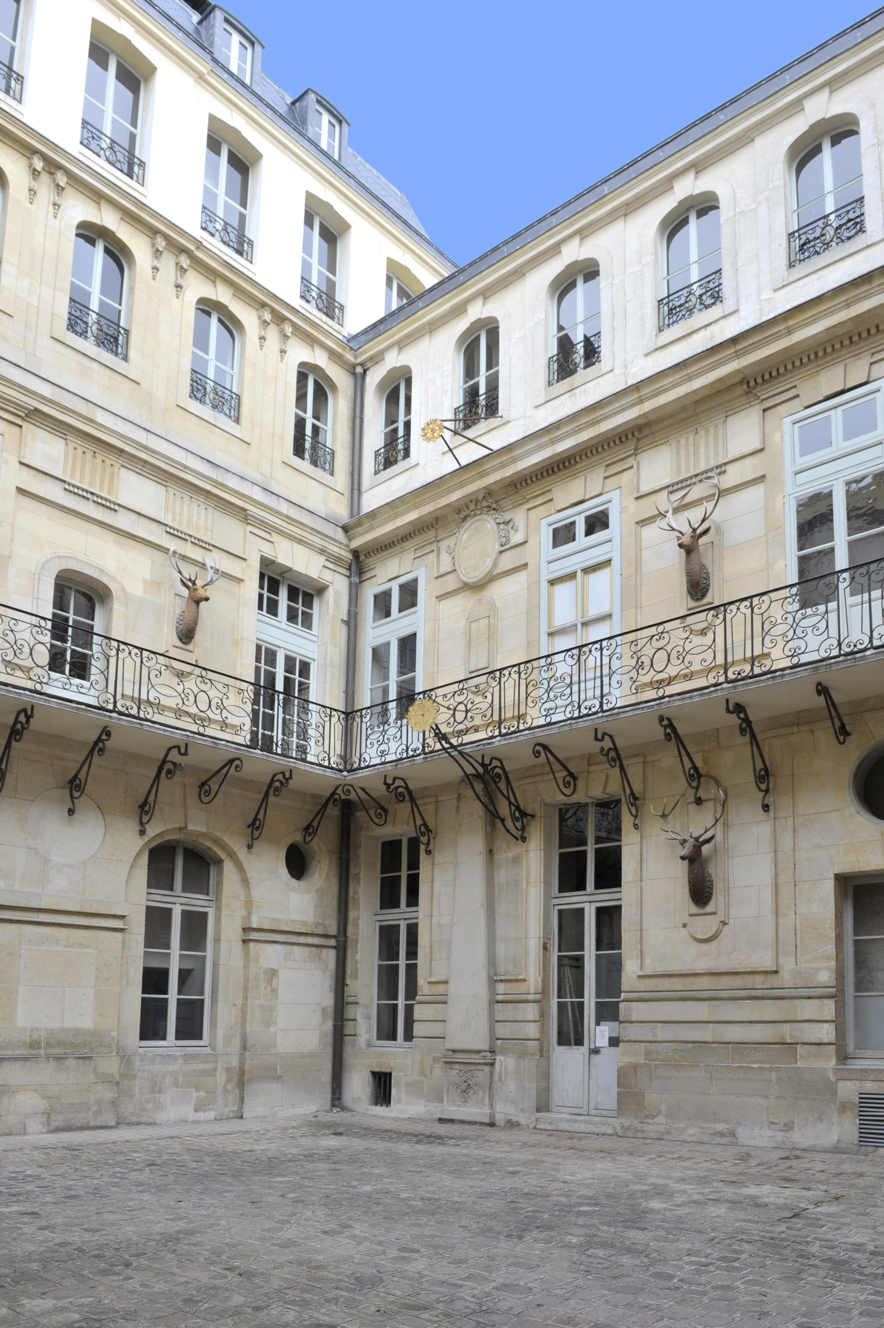 Visite : Autour de la cour des Cerfs