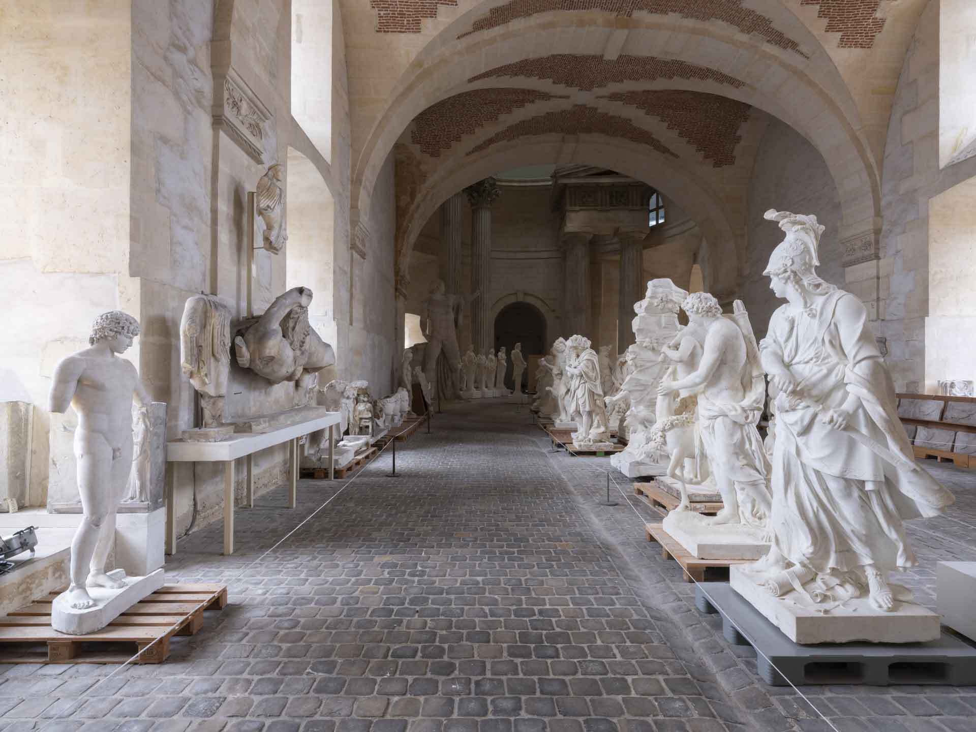 La Galerie des Sculptures et des Moulages en soirée