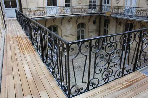 A travers les cours du château de Versailles