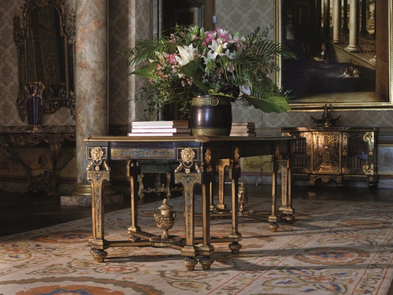 Visite très privée chez Christie's : séance de manipulation de pièces d'orfèvrerie