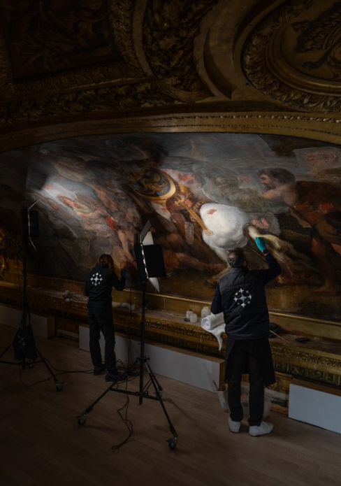 Visite : Le plafond du salon de Diane en restauration